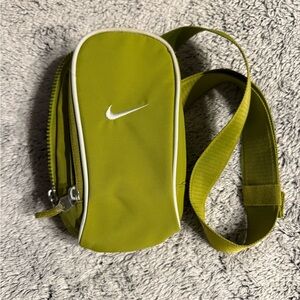 Nike Sportswear Essentials
Cross-Body Bag (1L)